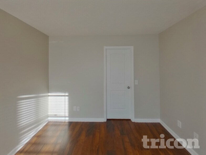 Building Photo - 916 Coolidge Ct