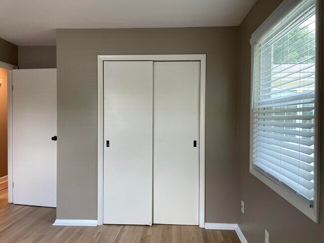 Building Photo - 3421 Holwyn Rd