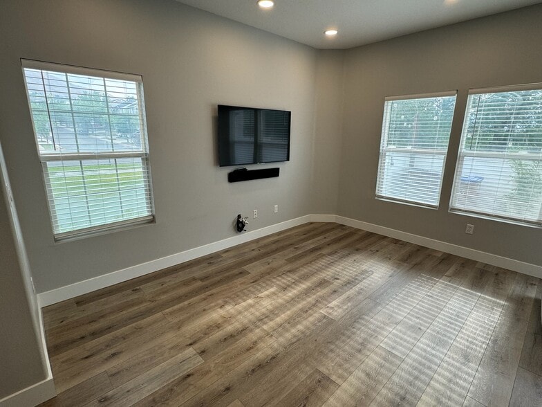 Building Photo - 14190 S Flowerfield Cir