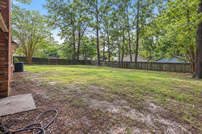 Building Photo - 8219 N Ridgebrook Dr