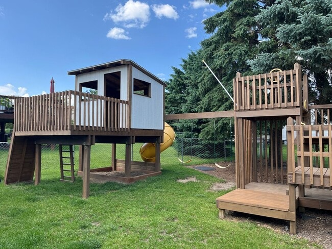 Building Photo - Beautifully Updated 4-Bed Home in Prime NW Location!