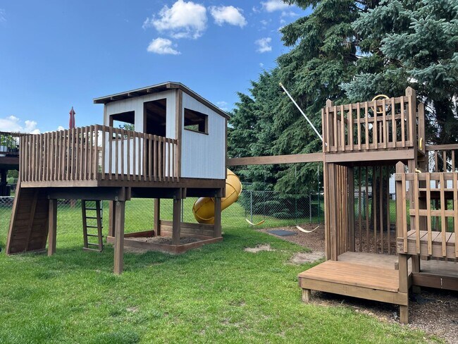 Building Photo - Beautifully Updated 4-Bed Home in Prime NW...