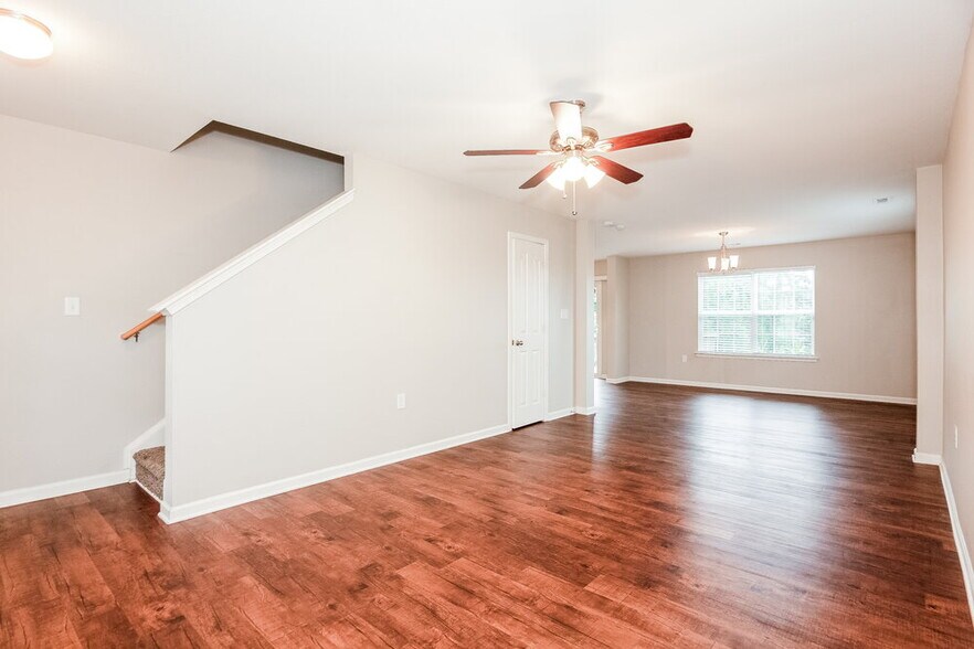 Building Photo - 4905 Broad Leaf Ct