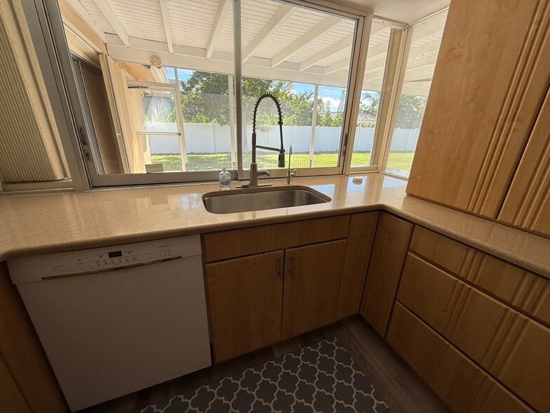 Building Photo - 381 Ortega Ln