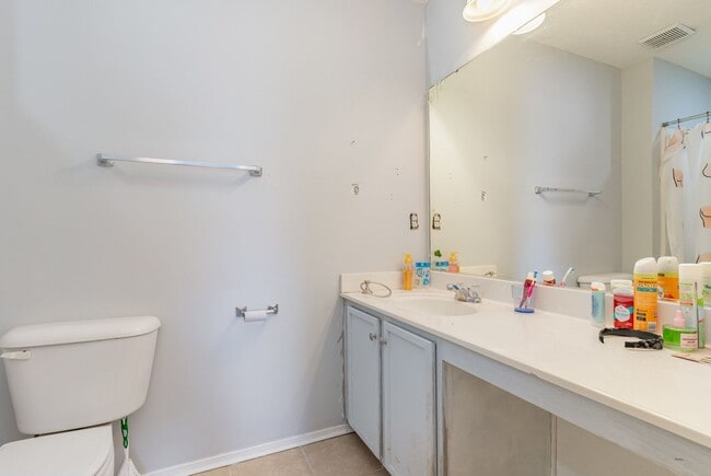 Building Photo - BEAUTIFUL - Lakefront Living – 3BR/3BA Tow...