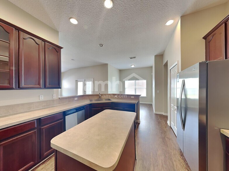 Building Photo - 1406 Canopy Oaks Dr