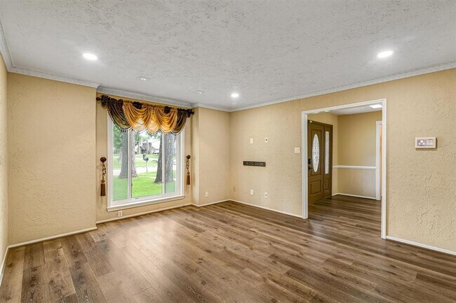 Building Photo - 14919 Parkville Dr
