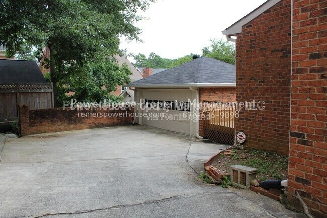 Building Photo - 3209 Henderson Walk