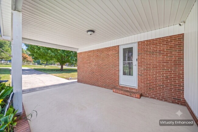 Building Photo - Charming All-Brick 3BR Home with Carport & Easy Charlotte Commute!