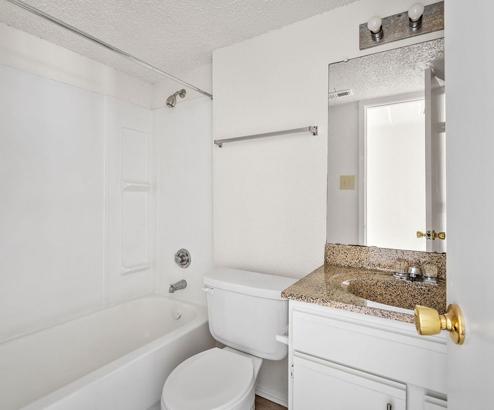 Building Photo - 2111 Holly Hall St