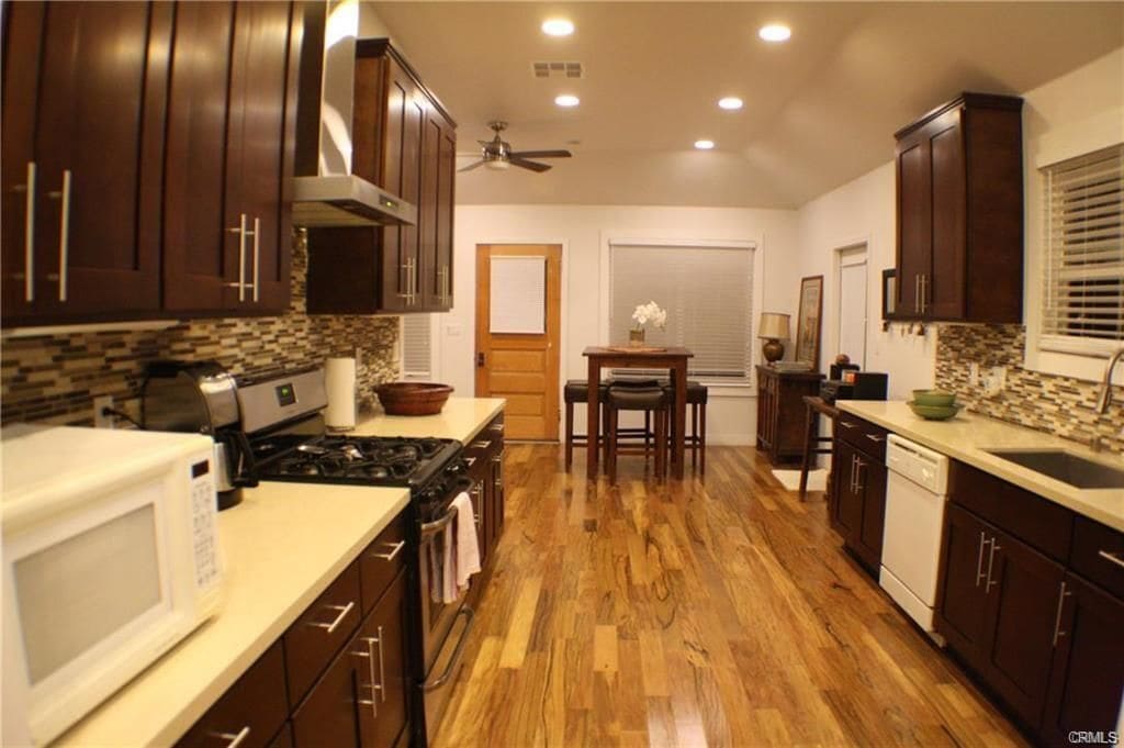 Building Photo - 686 Atchison St