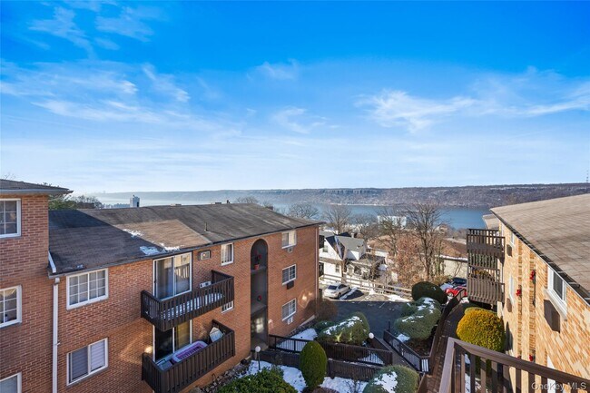 Building Photo - 351 N Broadway