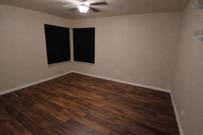 Building Photo - Pool, pickleball, views plus 3 bed 2 bath home.