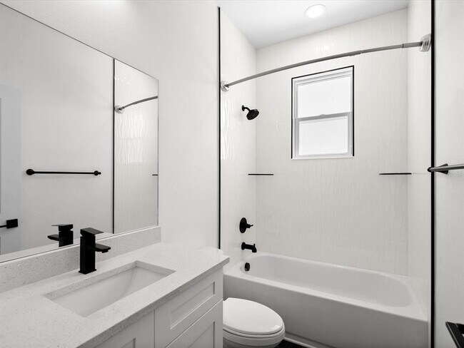 Building Photo - 5002 W Idaho St