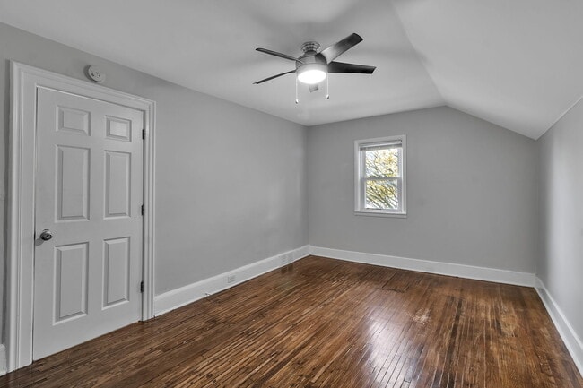 Building Photo - 105 Mariner St