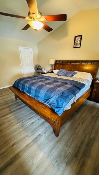 Building Photo - W174N5125 Mulberry Ln