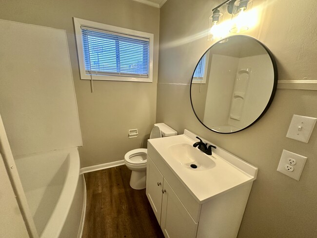 Building Photo - 503 16th Ave N