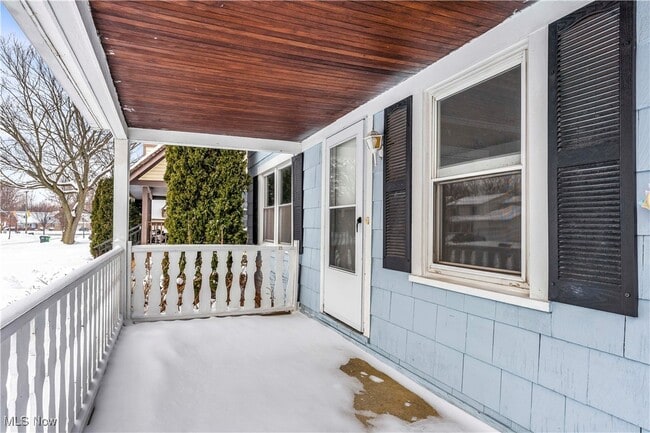 Building Photo - 239 E 214th St