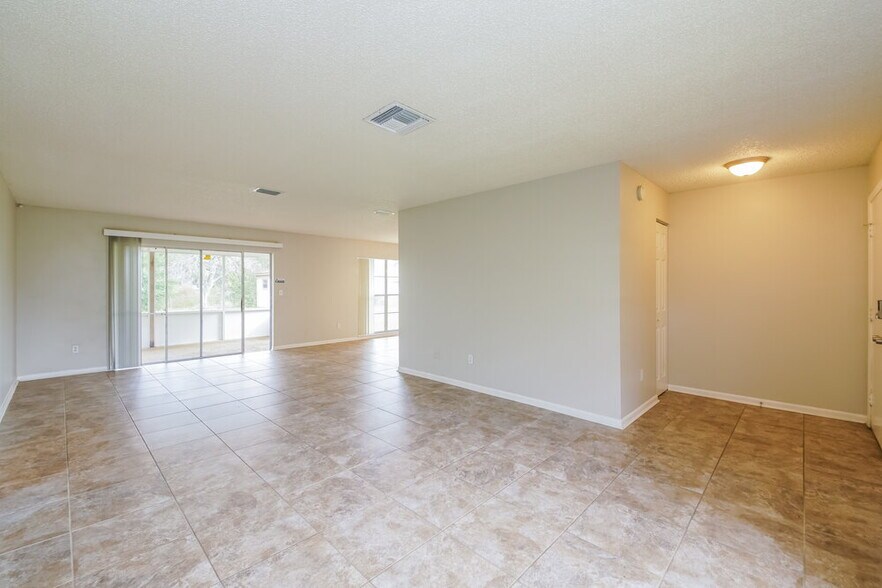 Building Photo - 2141 Kendall Ct