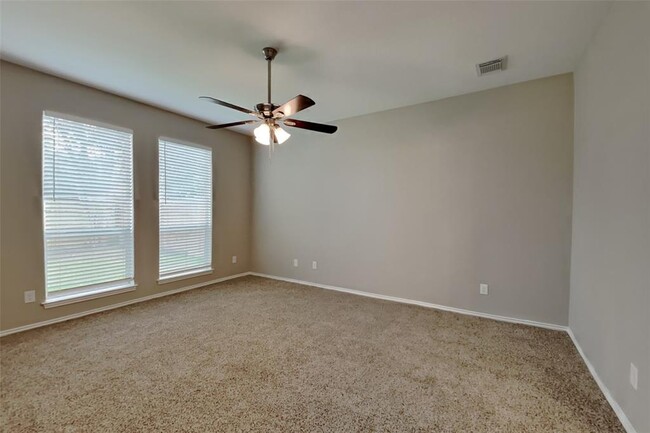 Building Photo - 2727 Lakecrest Way Dr