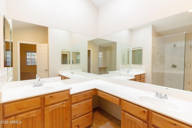 Building Photo - 506 E Utopia Rd