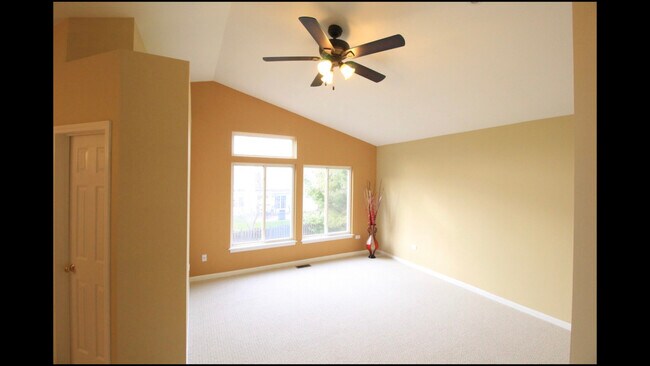 Building Photo - 217 Sparrow Ln