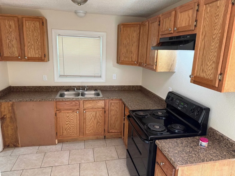 Building Photo - 4187 Falcon Dr
