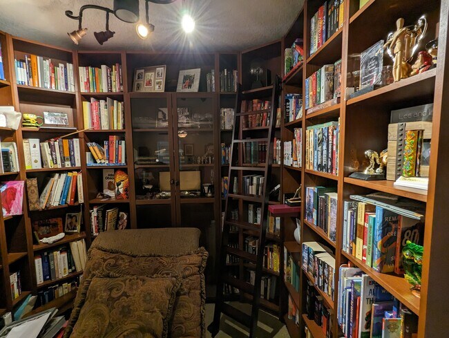 Building Photo - 11804 13th Way N