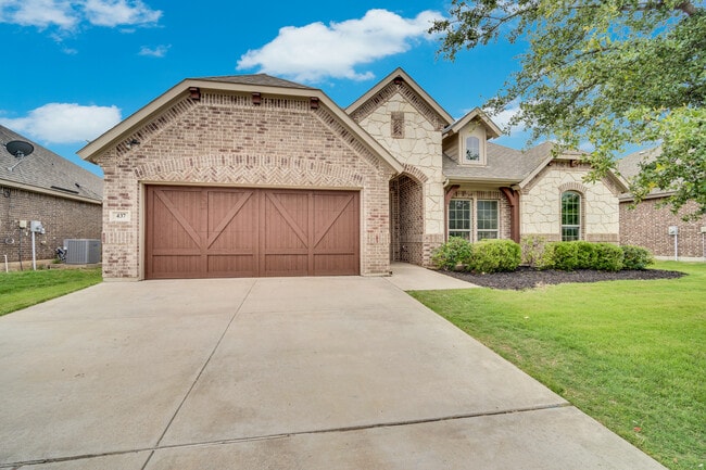 Building Photo - 437 Whispering Willow Dr