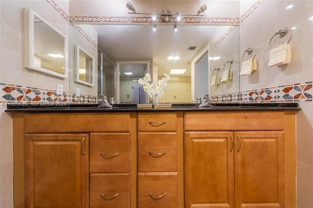 Building Photo - 121 Crandon Blvd