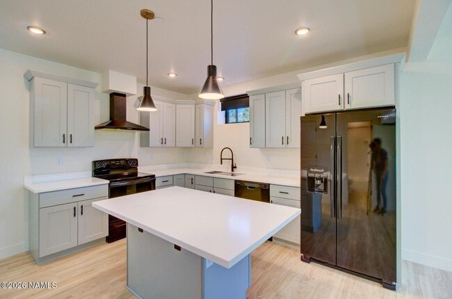 Building Photo - The Flats at Rio