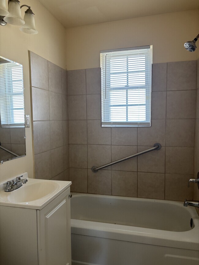 Building Photo - 2413 Deadrick Ave