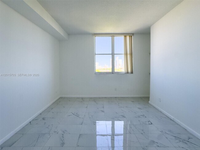 Building Photo - 1350 NW 8th Ct