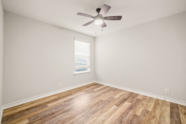 Building Photo - Single Story RedBird Ranch Rental! No Carp...
