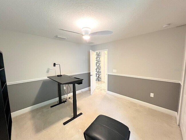 Building Photo - 24 E Diamond Dr