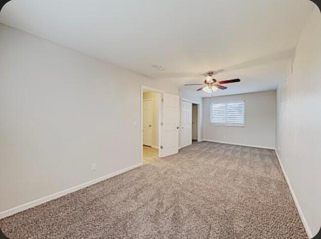 Building Photo - 10912 W 106th Pl
