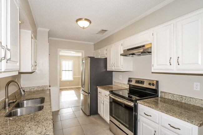 Building Photo - 2969 Forest Edge Dr