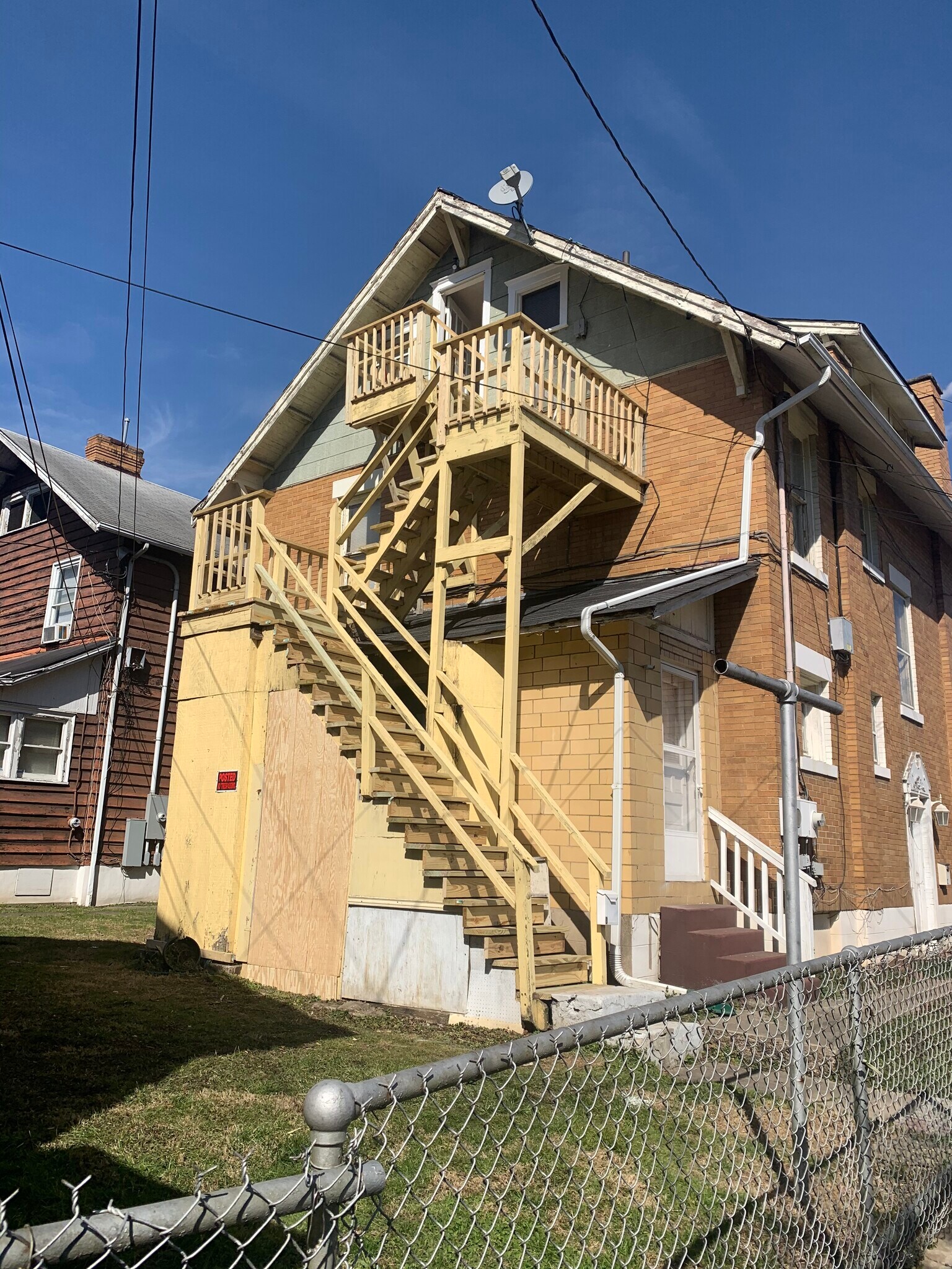 Building Photo - 309 Lee St W