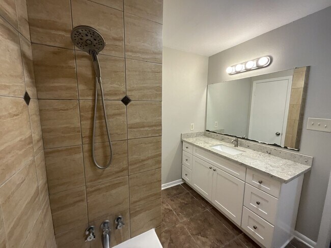 Building Photo - 5313 Wexford Dr