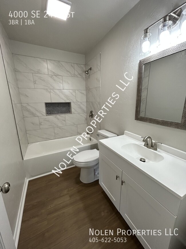 Building Photo - 4000 SE 24th St