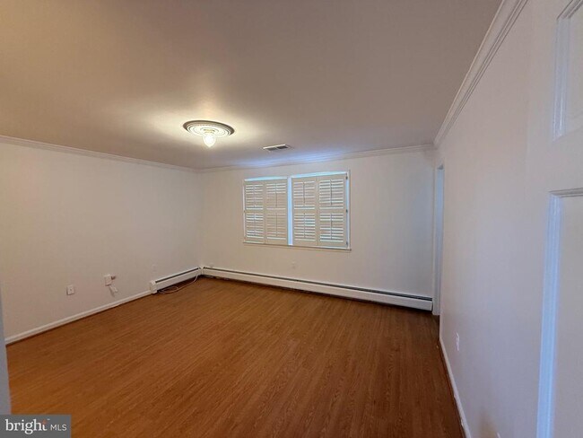 Building Photo - 9616 Burke View Ave