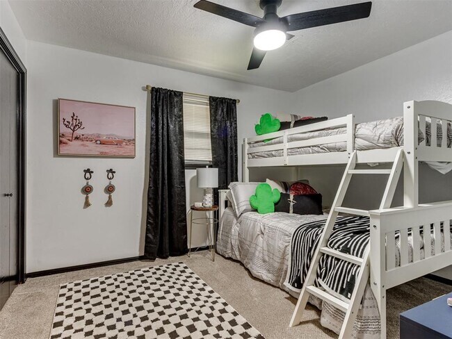 Building Photo - 2140 SE 44th St