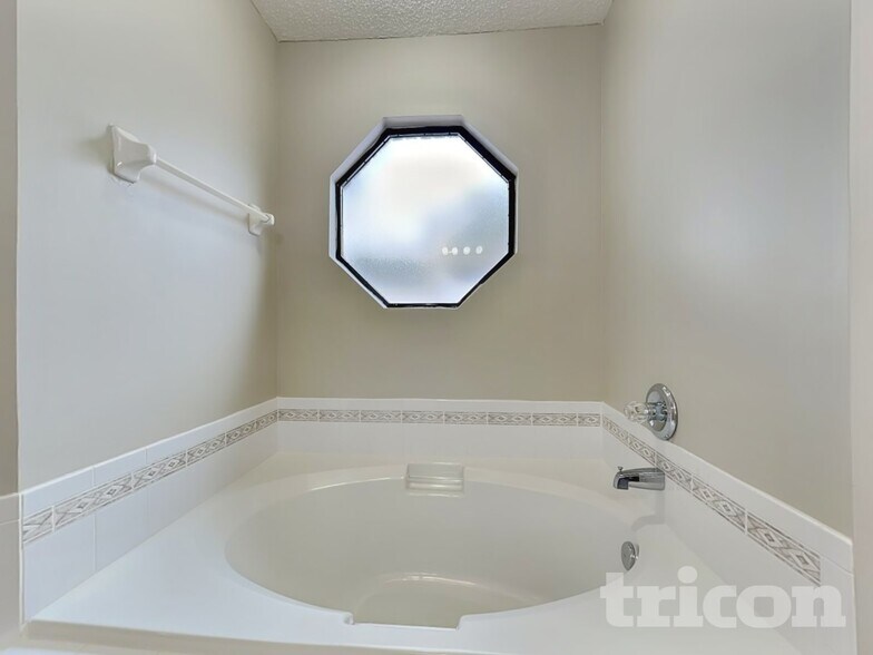 Building Photo - 5357 Whitecastle Ct