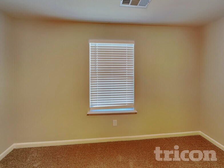 Building Photo - 808 Clark Dr