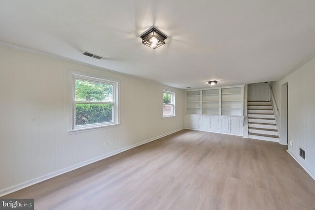 Building Photo - 2924 Gracefield Rd