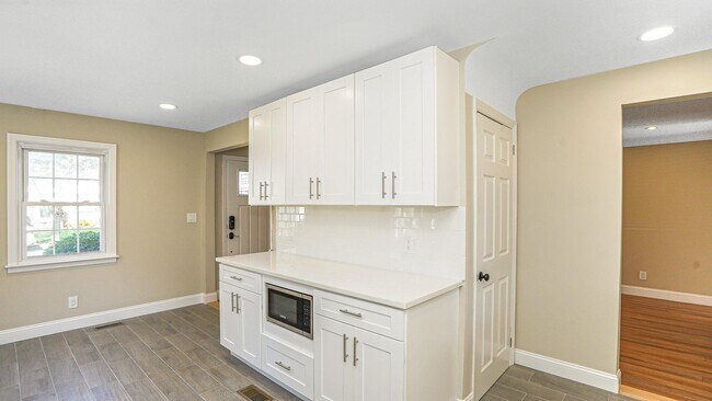Building Photo - 2282 3rd St