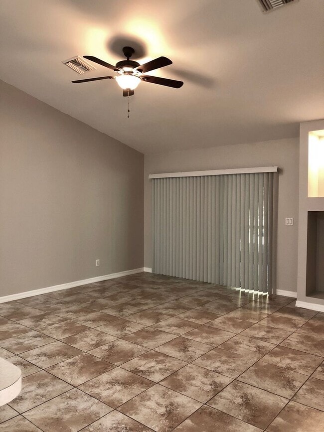 Building Photo - Experience this Large Cape Coral 3 bedroom 2 bath duplex with 1 car garage and screened in lanai.