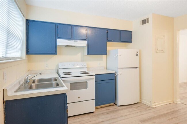 Building Photo - 2-Bedroom Apartment in Convenient Savannah Location