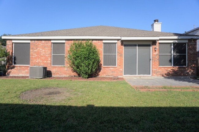 Building Photo - 2417 Hampton Dr