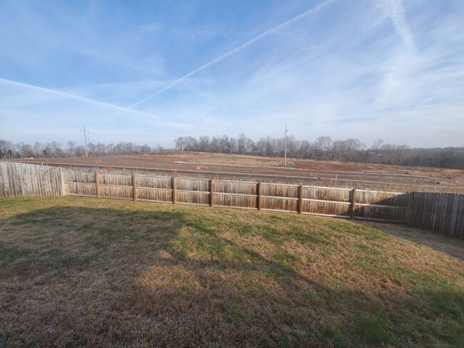 Building Photo - $2100 Executive 3 Bed 2.5 Bath with Bonus ...